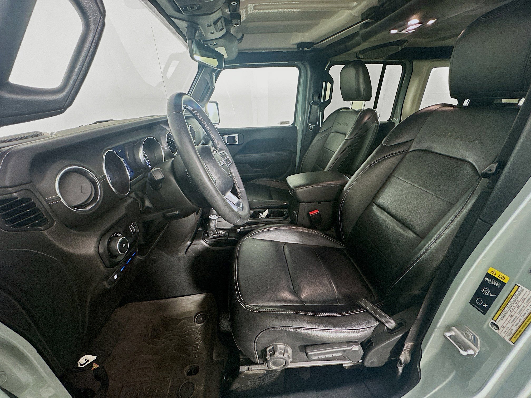 Used 2023 Jeep Wrangler Unlimited Sahara AWD/4WD image 13