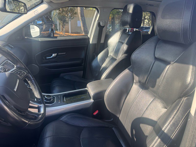 Used 2017 Land Rover Range Rover Evoque SE image 9