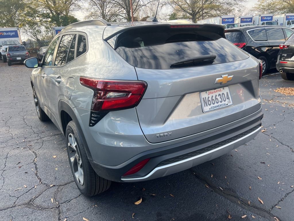 Used 2025 Chevrolet Trax LT w/ LT Convenience Package image 13