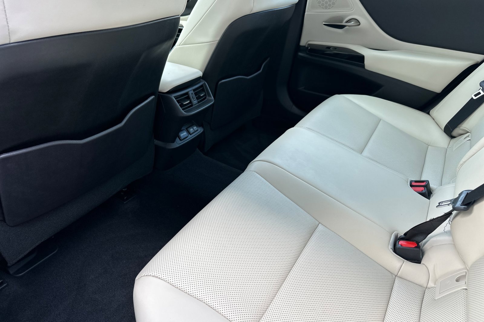 Used 2023 Lexus ES 350 w/ Premium Package FWD image 11