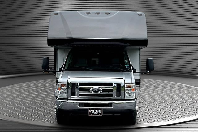 Used 2016 Ford E-450 and Econoline 450 Super Duty w/ Motorhome Prep Package RWD image 2