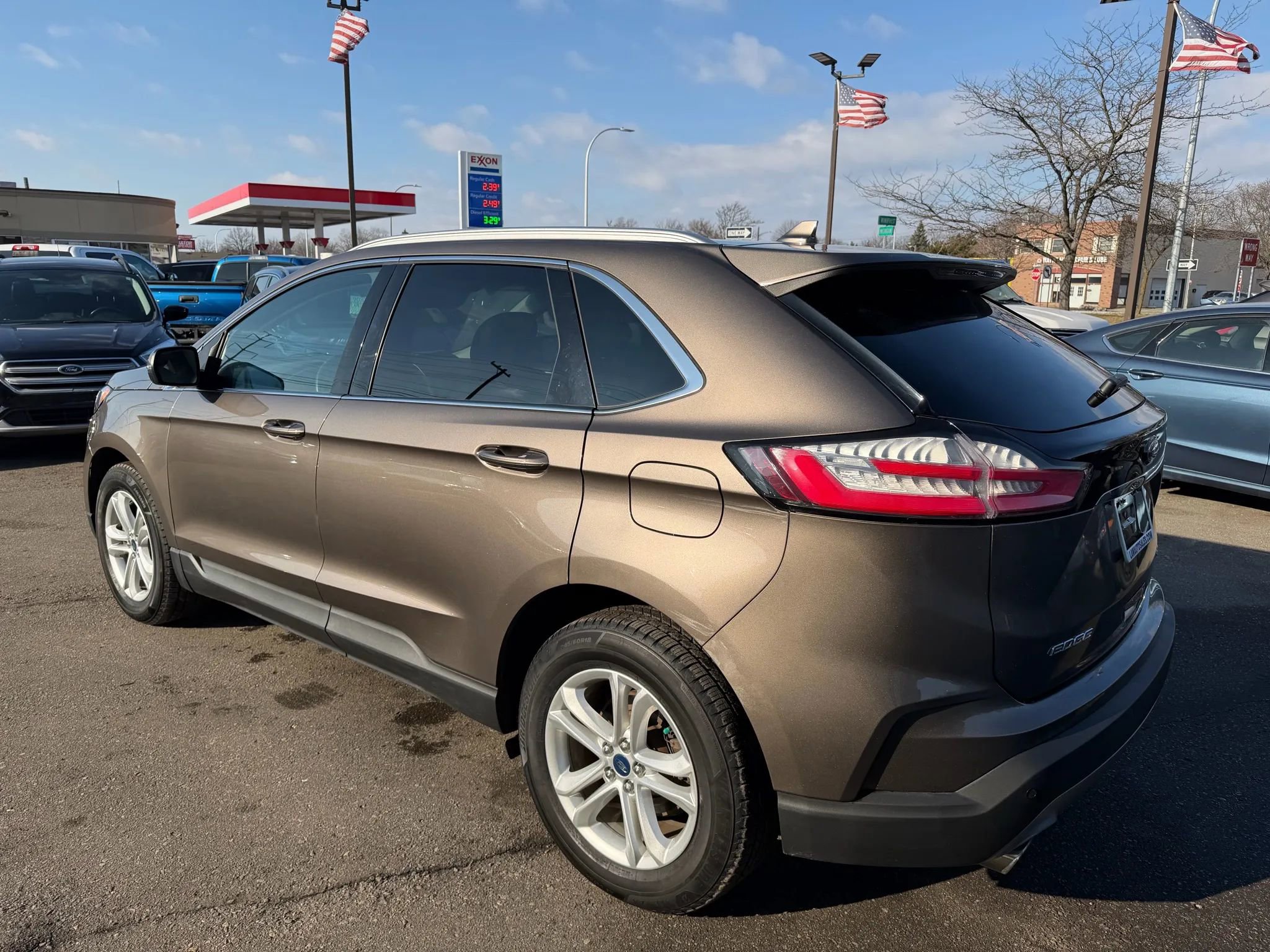 Used 2019 Ford Edge SEL w/ Equipment Group 201A image 3