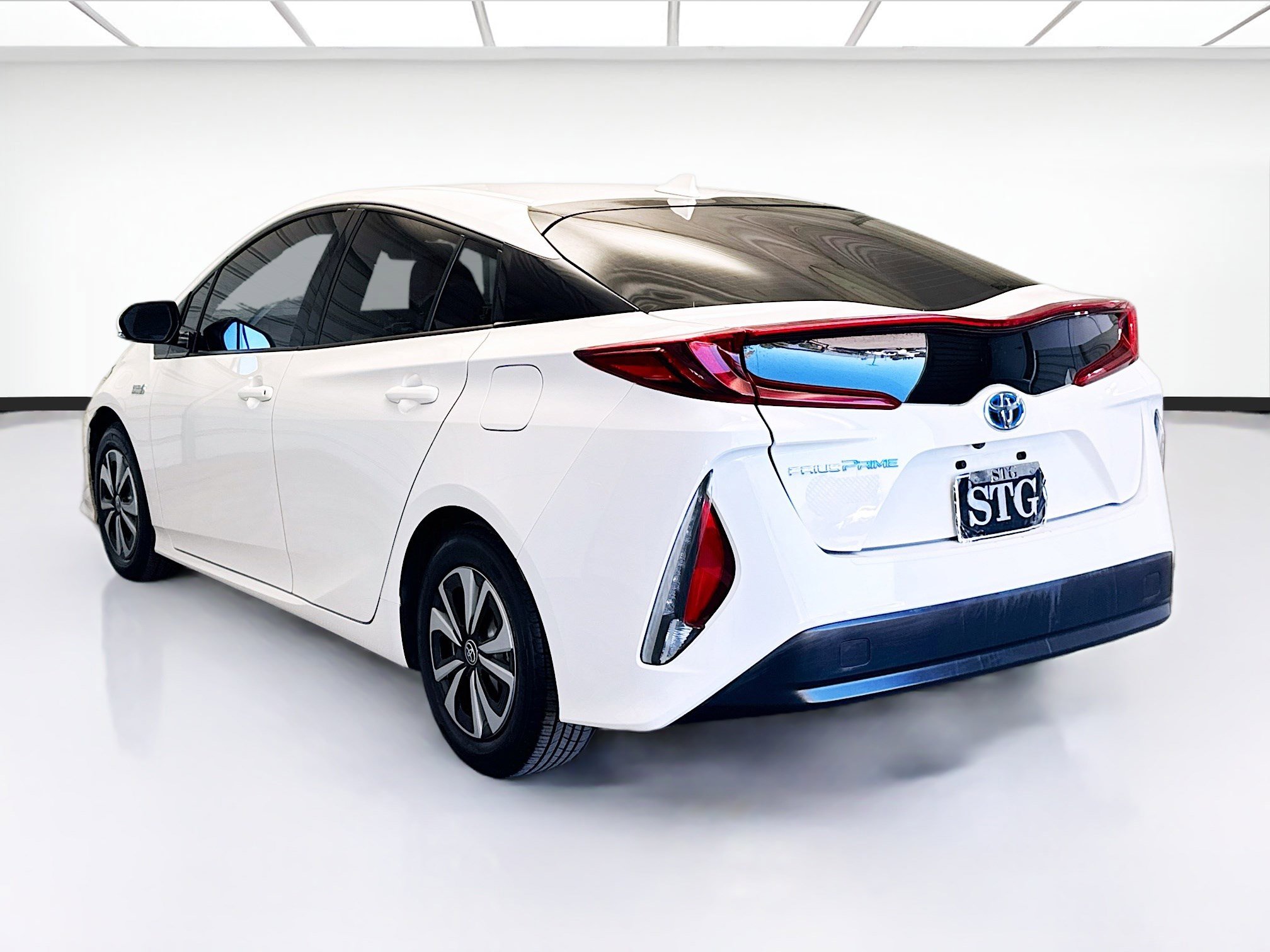 Used 2018 Toyota Prius Prime Premium image 6