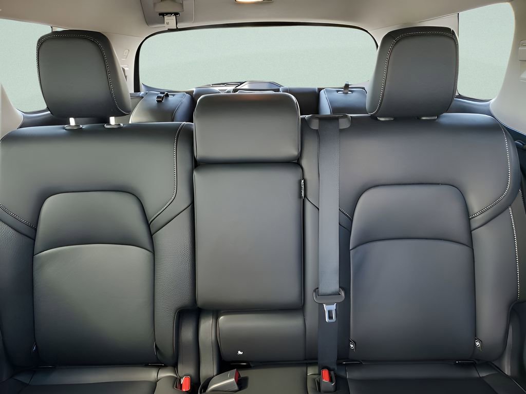 Used 2025 Nissan Pathfinder SL image 13