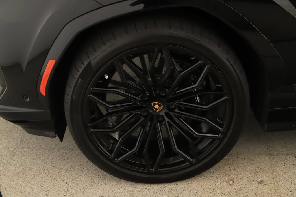 Used 2025 Lamborghini Urus SE AWD/4WD image 34