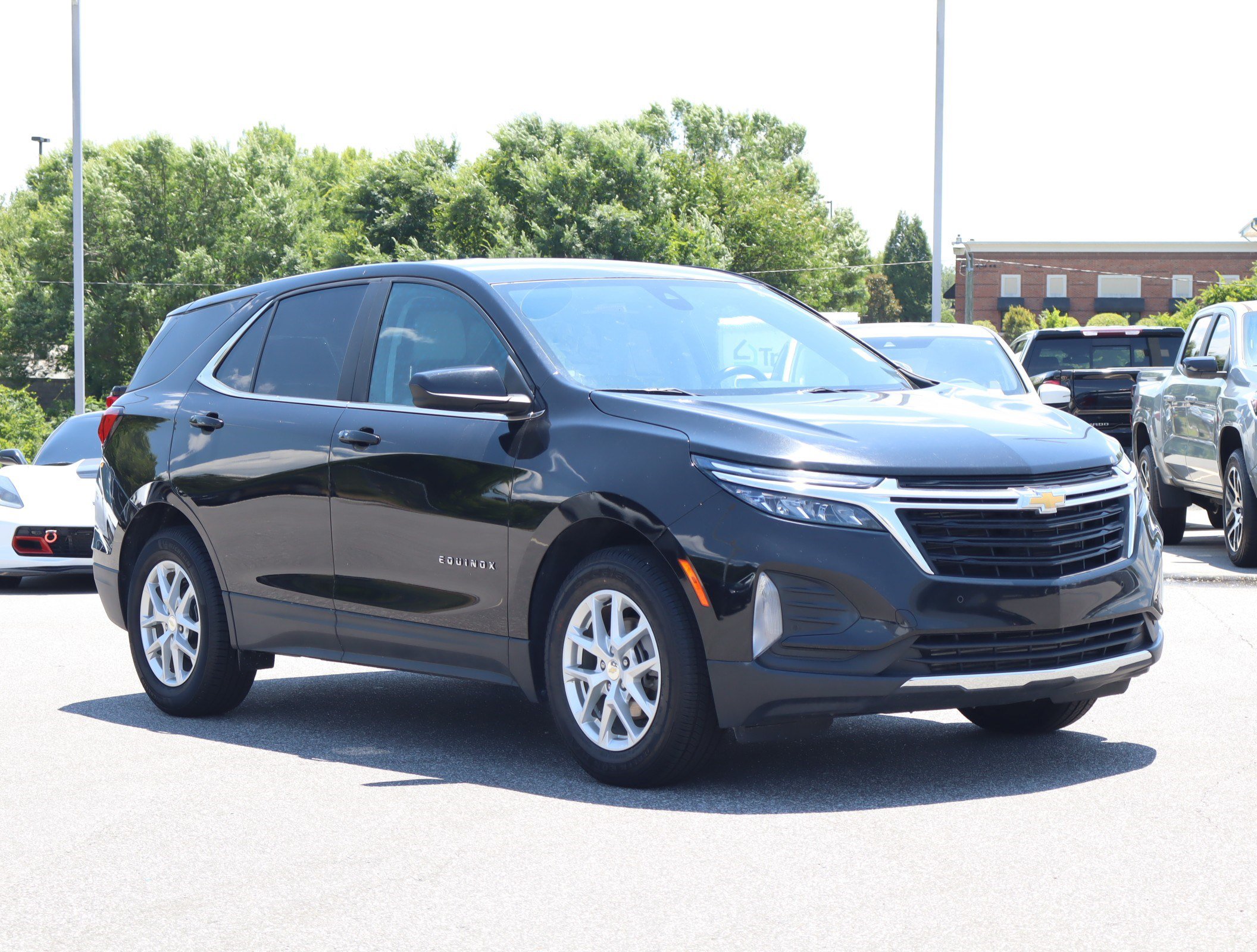 Used 2022 Chevrolet Equinox LT FWD image 2