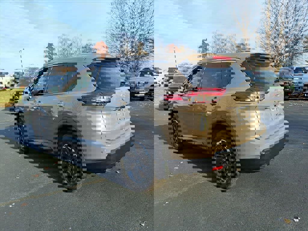 Used 2024 Nissan Rogue SV image 23