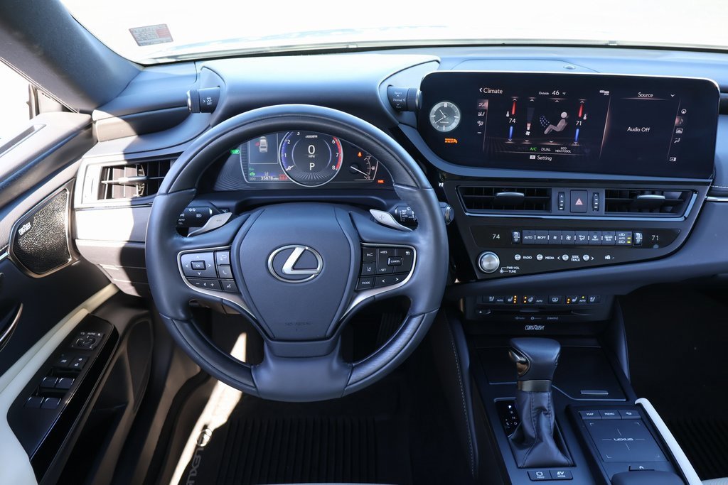 Used 2022 Lexus ES 300h w/ Luxury Package image 16