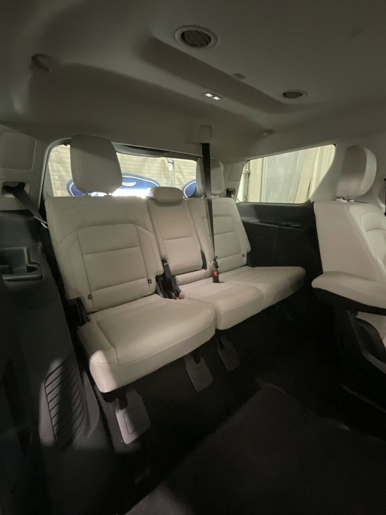 Used 2025 Lincoln Navigator Reserve image 13