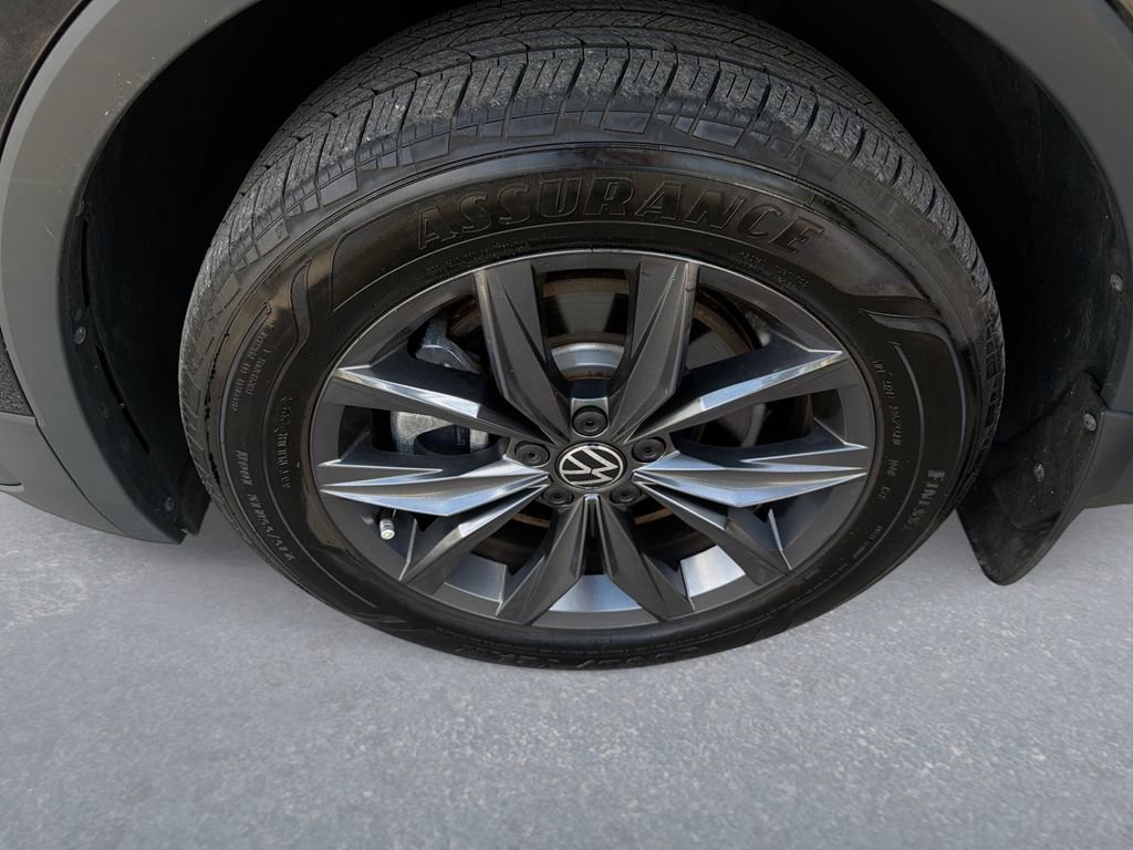Used 2024 Volkswagen Tiguan SE AWD/4WD image 18
