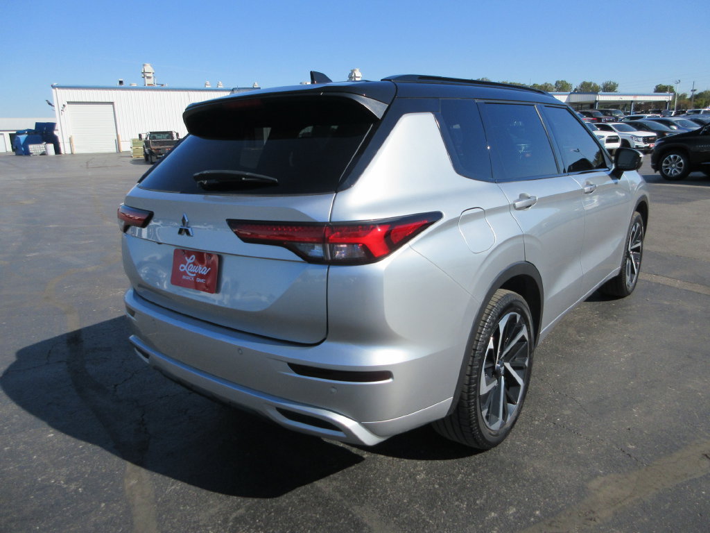 Used 2023 Mitsubishi Outlander SEL AWD/4WD image 6
