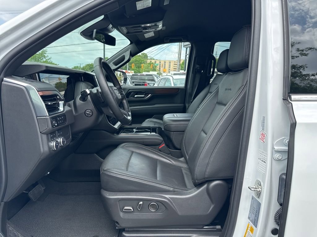 Used 2025 GMC Yukon Denali AWD/4WD image 16