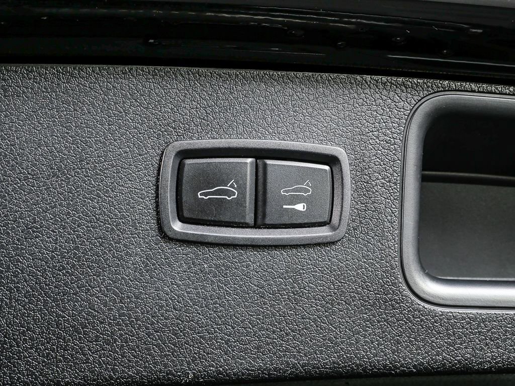 Certified 2021 Porsche Macan S image 35