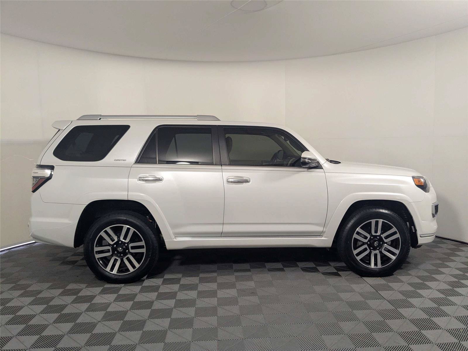 Used 2024 Toyota 4Runner Limited AWD/4WD image 5