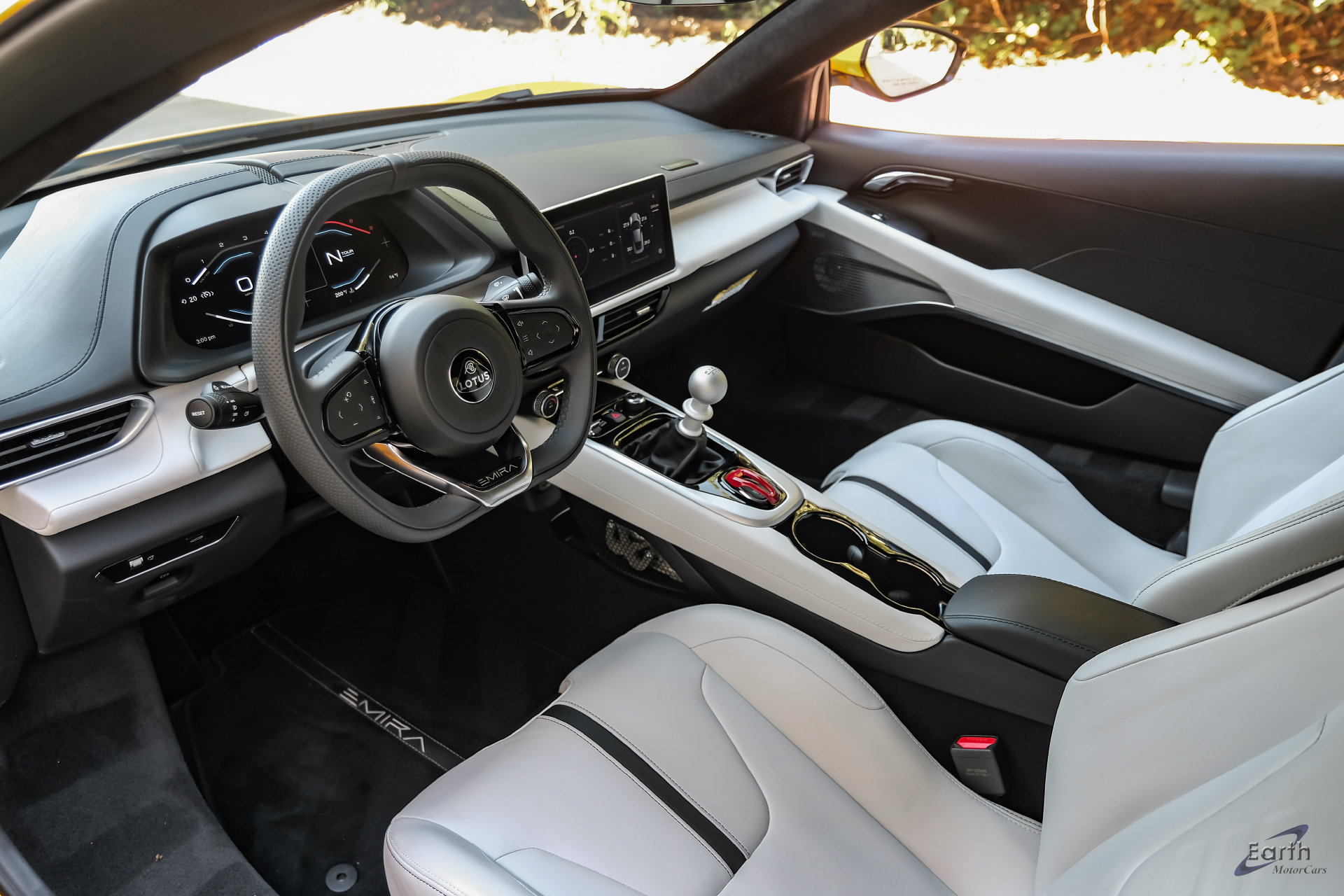 Used 2025 Lotus Emira RWD image 3