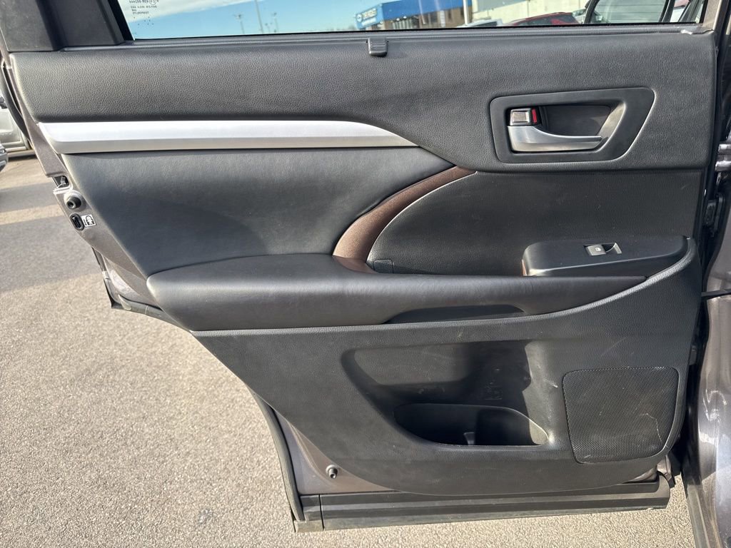 Used 2019 Toyota Highlander XLE image 30