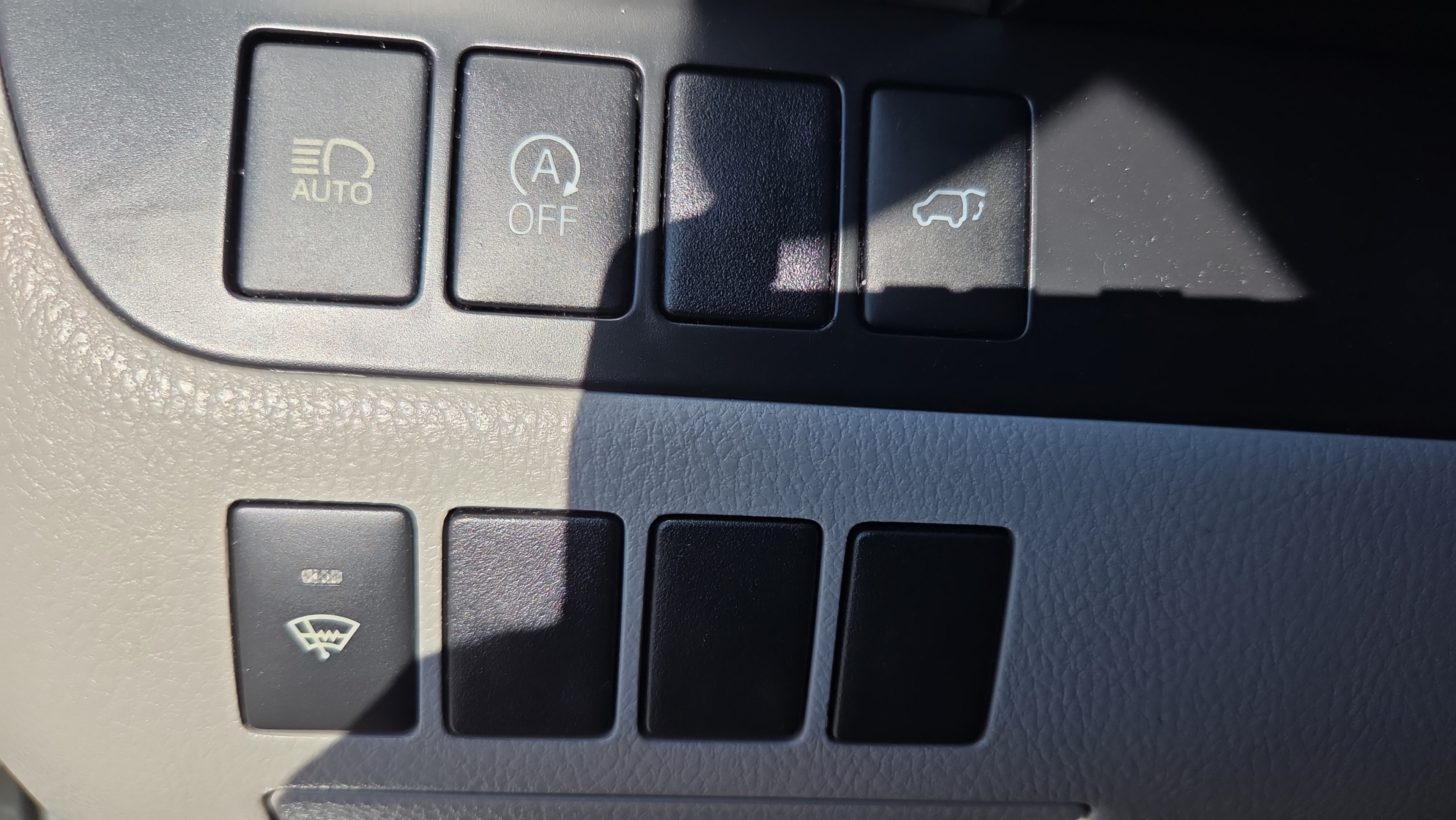 Used 2019 Toyota Highlander Plus FWD image 25