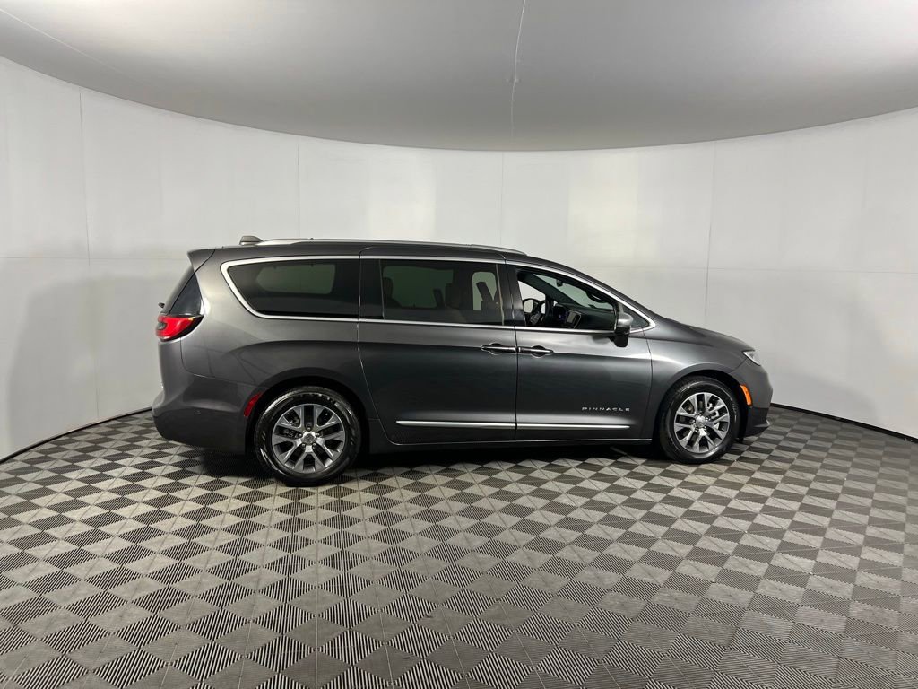 Used 2022 Chrysler Pacifica Pinnacle FWD image 7