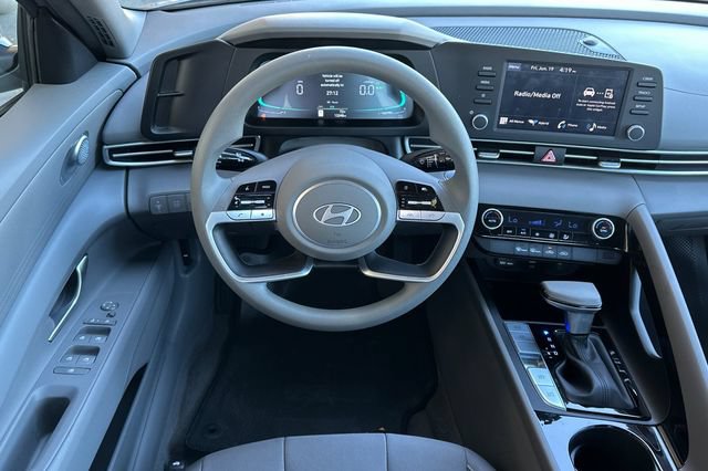 Certified 2025 Hyundai Elantra Hybrid FWD image 17
