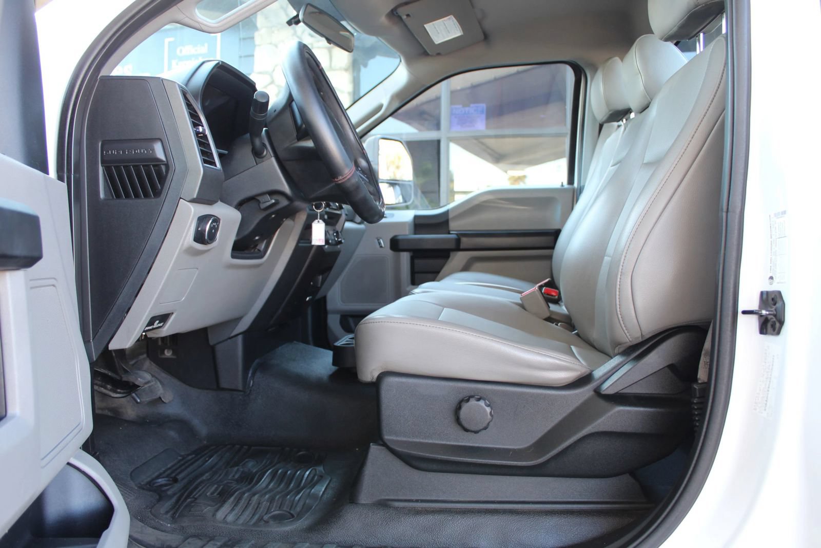 Used 2017 Ford F250 XL w/ Power Equipment Group RWD image 9