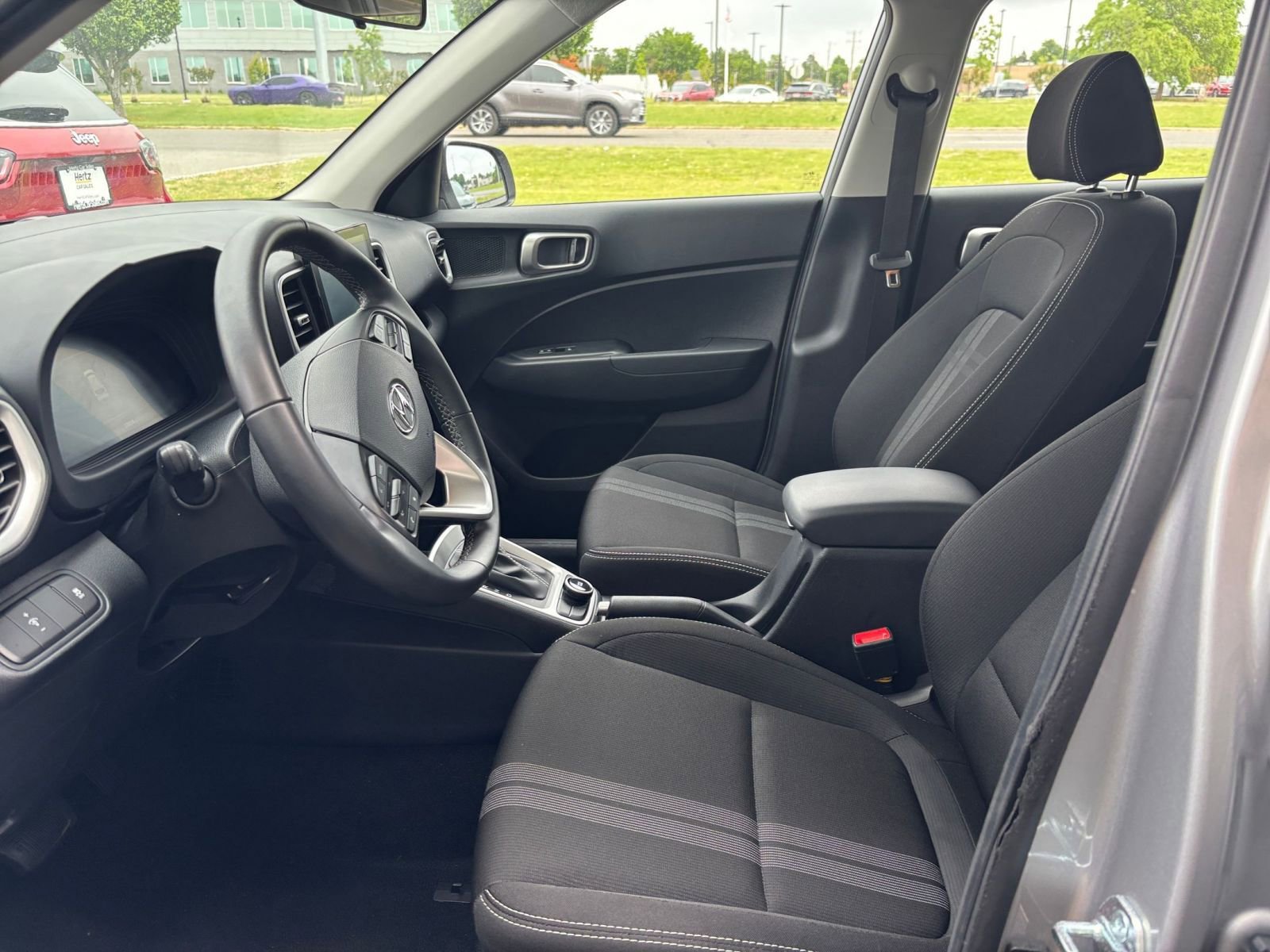 Used 2025 Hyundai Venue SEL FWD image 25