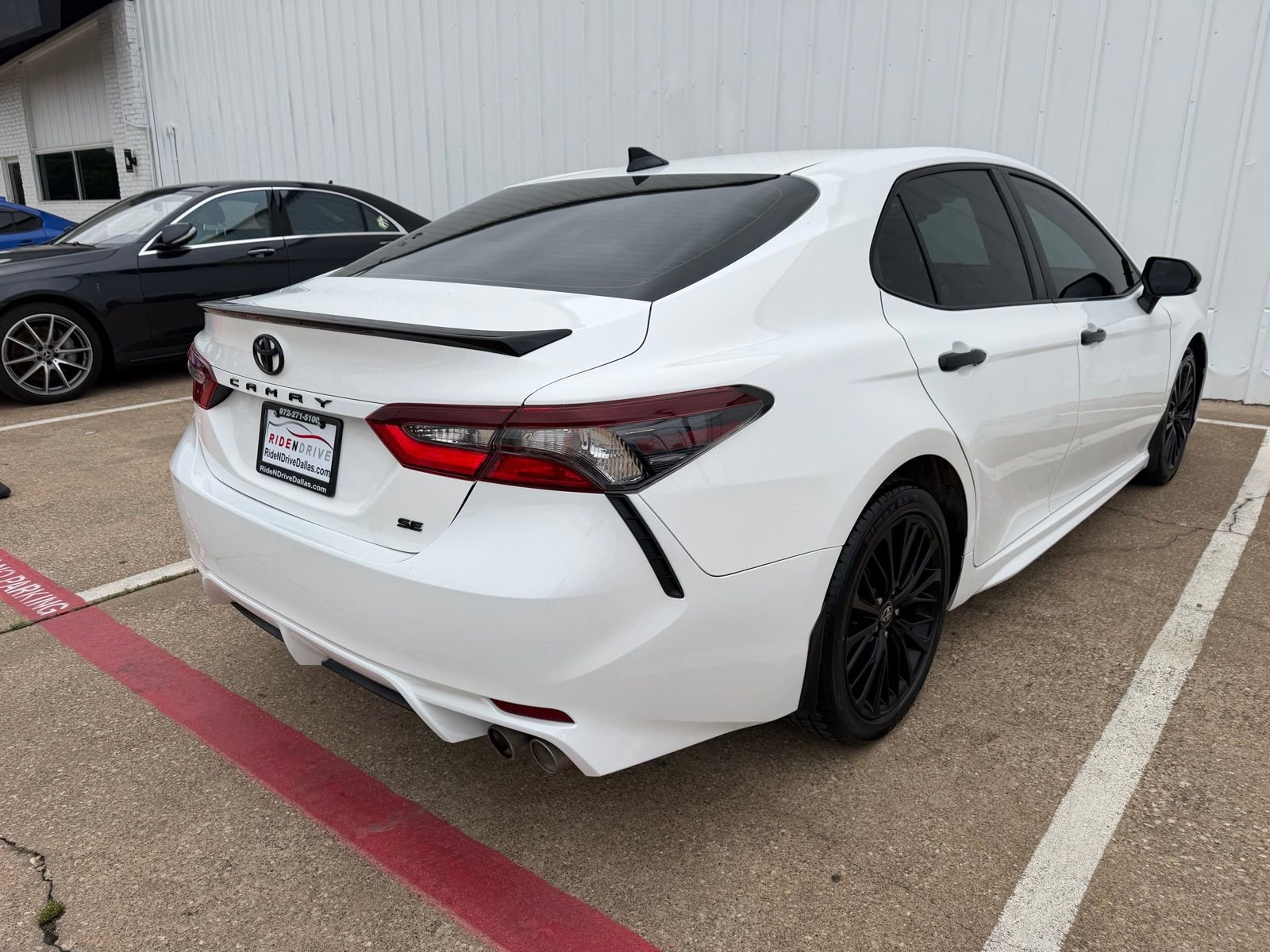 Used 2022 Toyota Camry SE FWD image 7