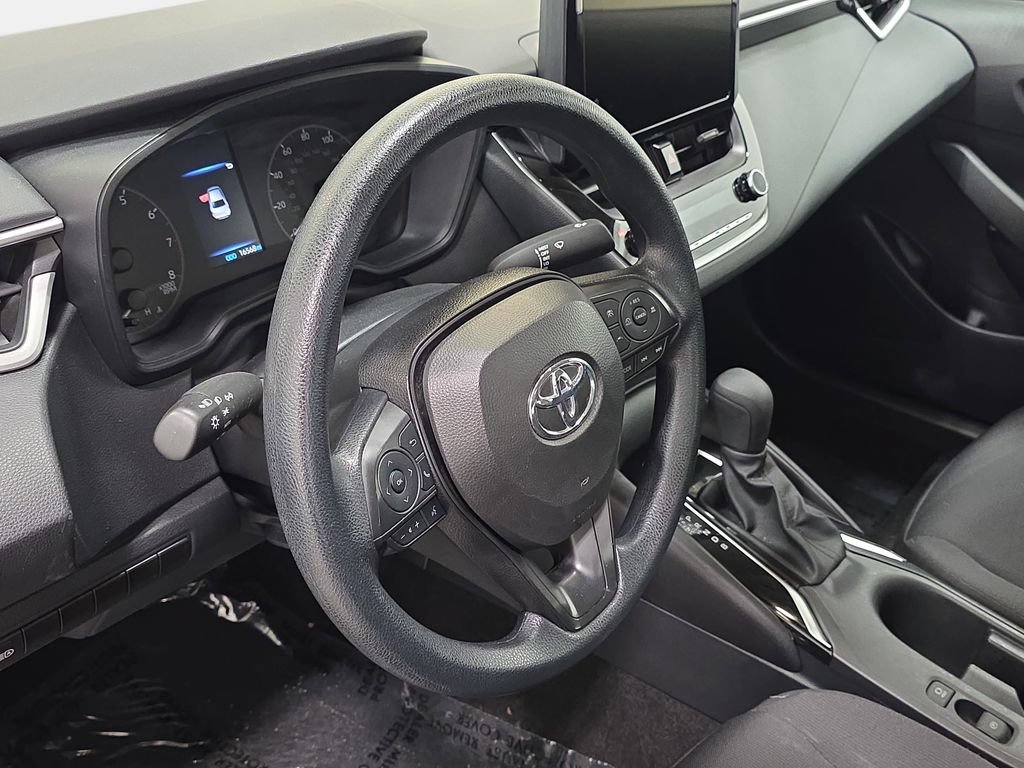 Used 2025 Toyota Corolla LE FWD image 14