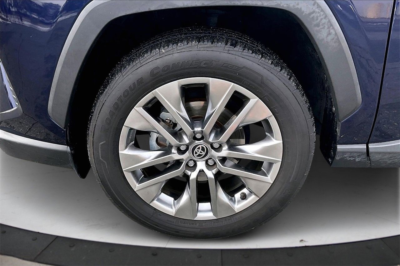 Used 2020 Toyota RAV4 XLE Premium image 34