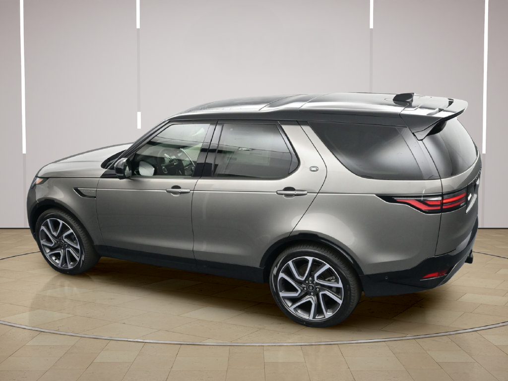 Used 2025 Land Rover Discovery Dynamic SE AWD/4WD image 32