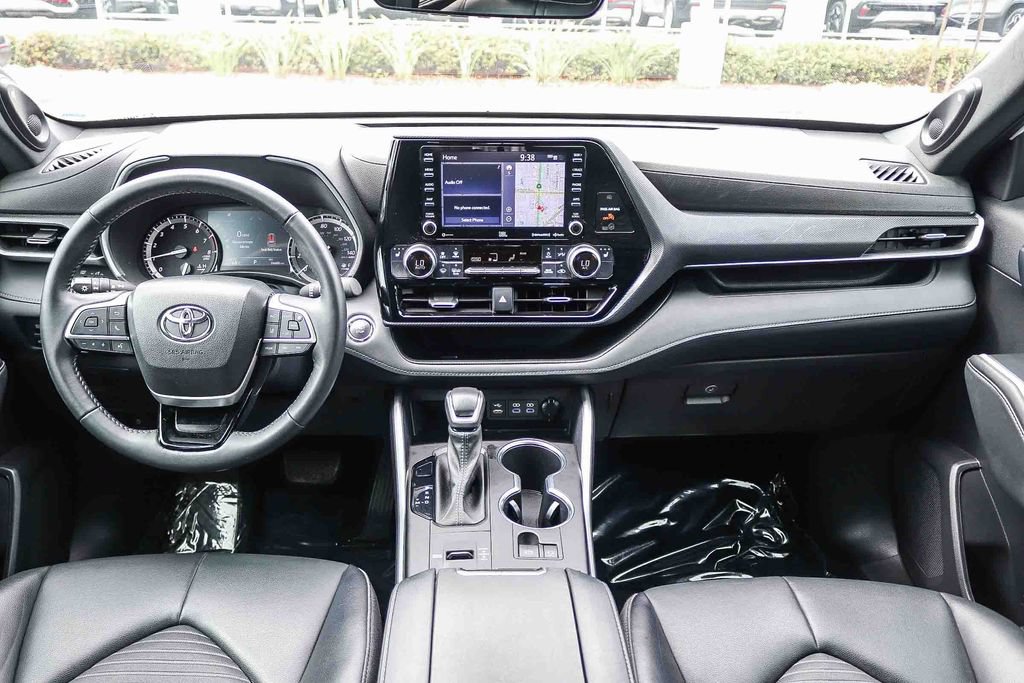 Used 2022 Toyota Highlander XSE FWD image 14