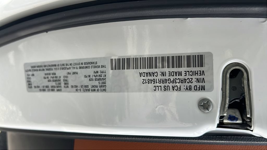 Used 2024 Chrysler Pacifica Pinnacle w/ Trailer Tow Group AWD/4WD image 24