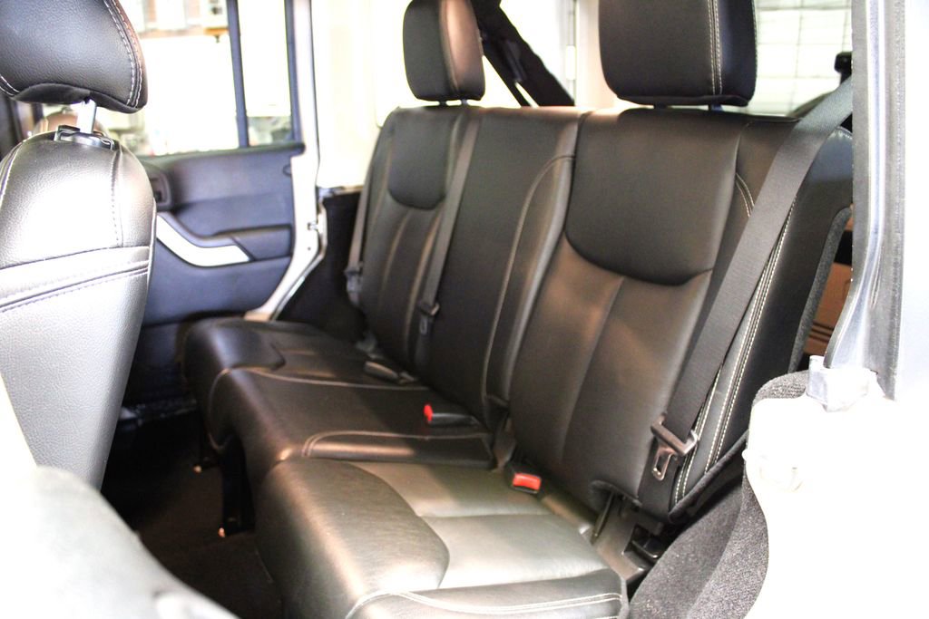 Certified 2016 Jeep Wrangler Unlimited Sahara w/ Max Tow Package image 21