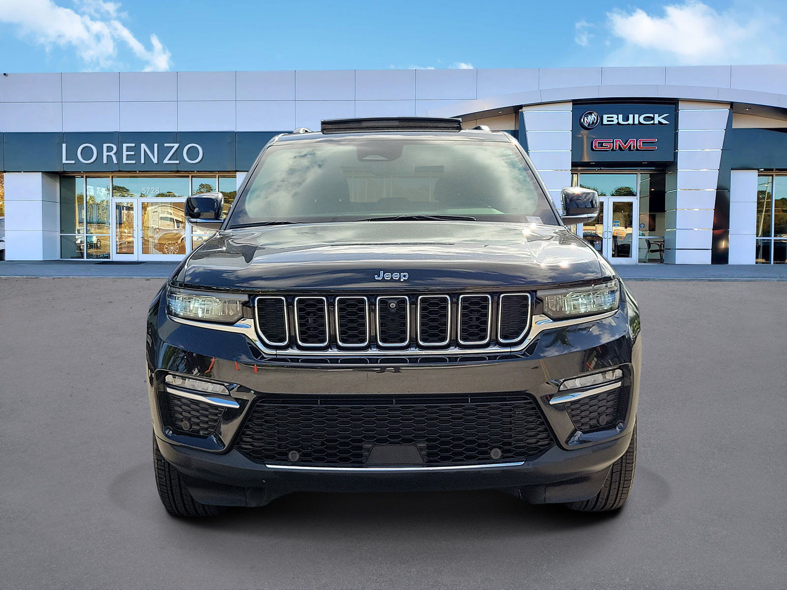 Used 2024 Jeep Grand Cherokee Limited w/ Luxury Tech Group II RWD image 2