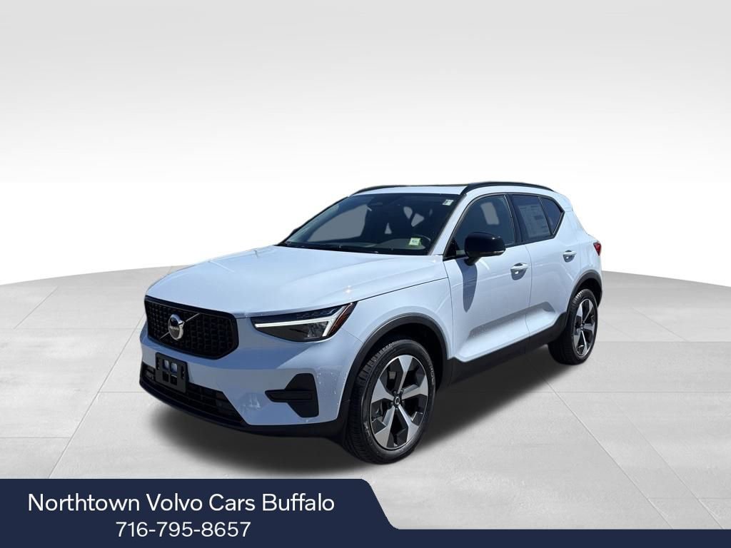 New 2026 Volvo XC40 B5 Core w/ Climate Package AWD/4WD image 1