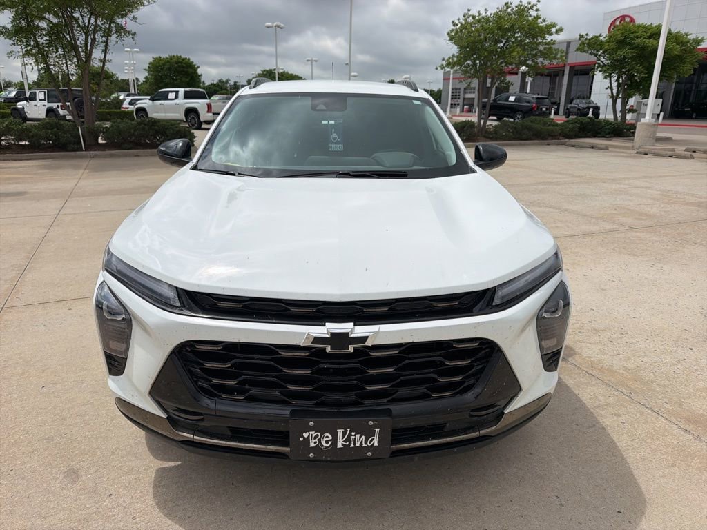 Used 2025 Chevrolet Trax ACTIV w/ Driver Confidence Package FWD image 2