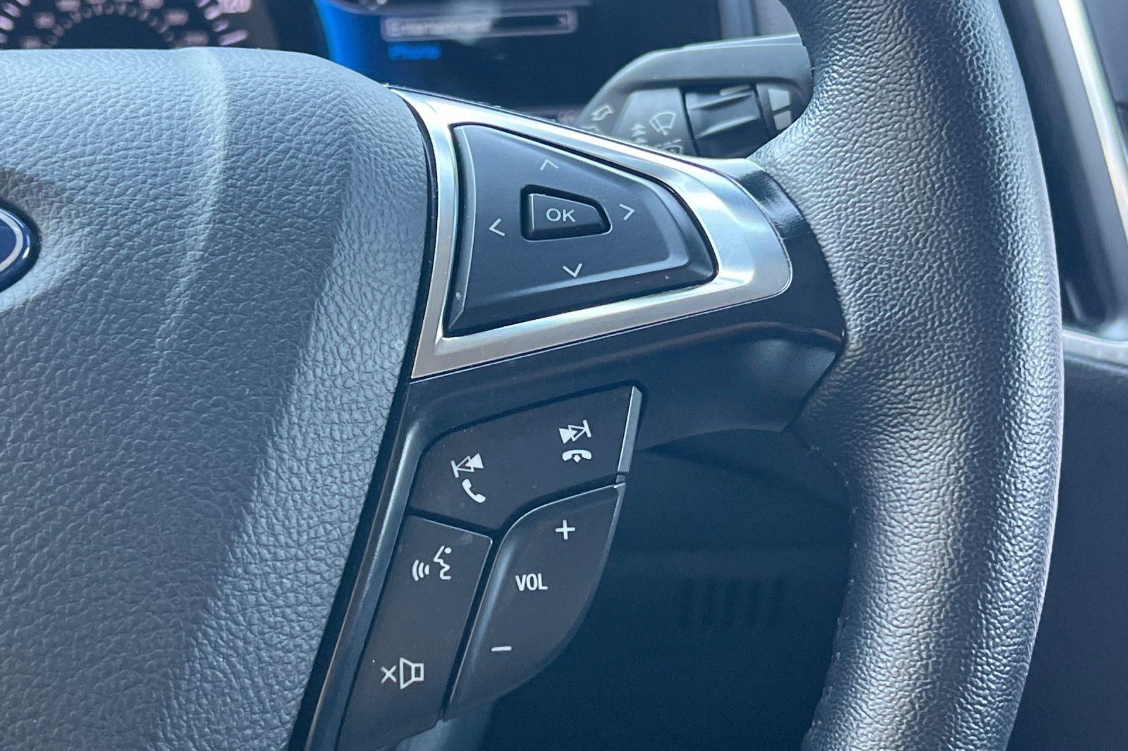 Used 2024 Ford Edge Titanium image 34