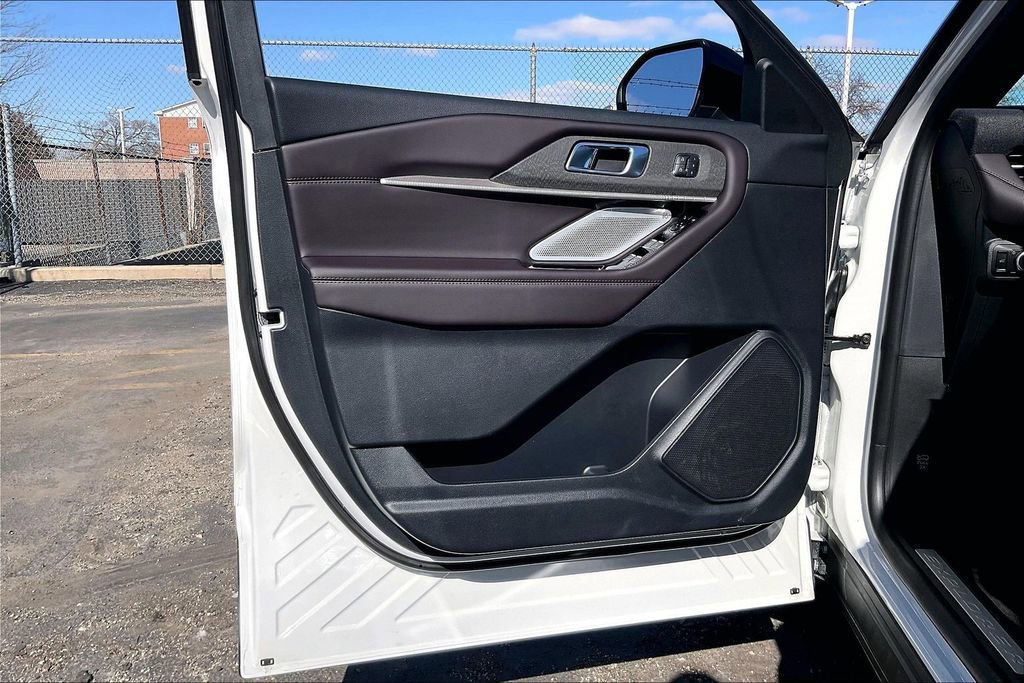 Used 2026 Ford Explorer Platinum image 21