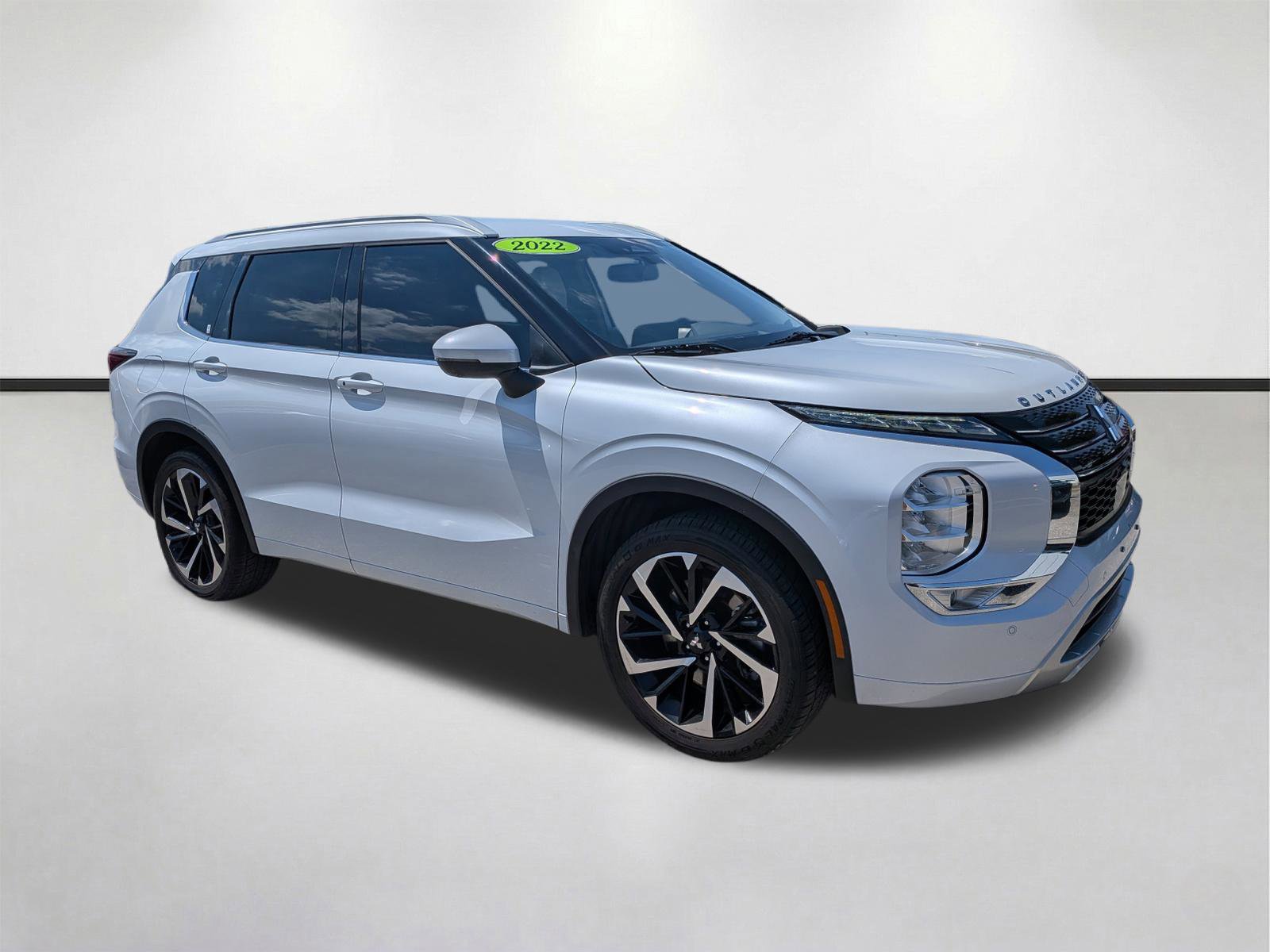 Used 2022 Mitsubishi Outlander SEL image 2