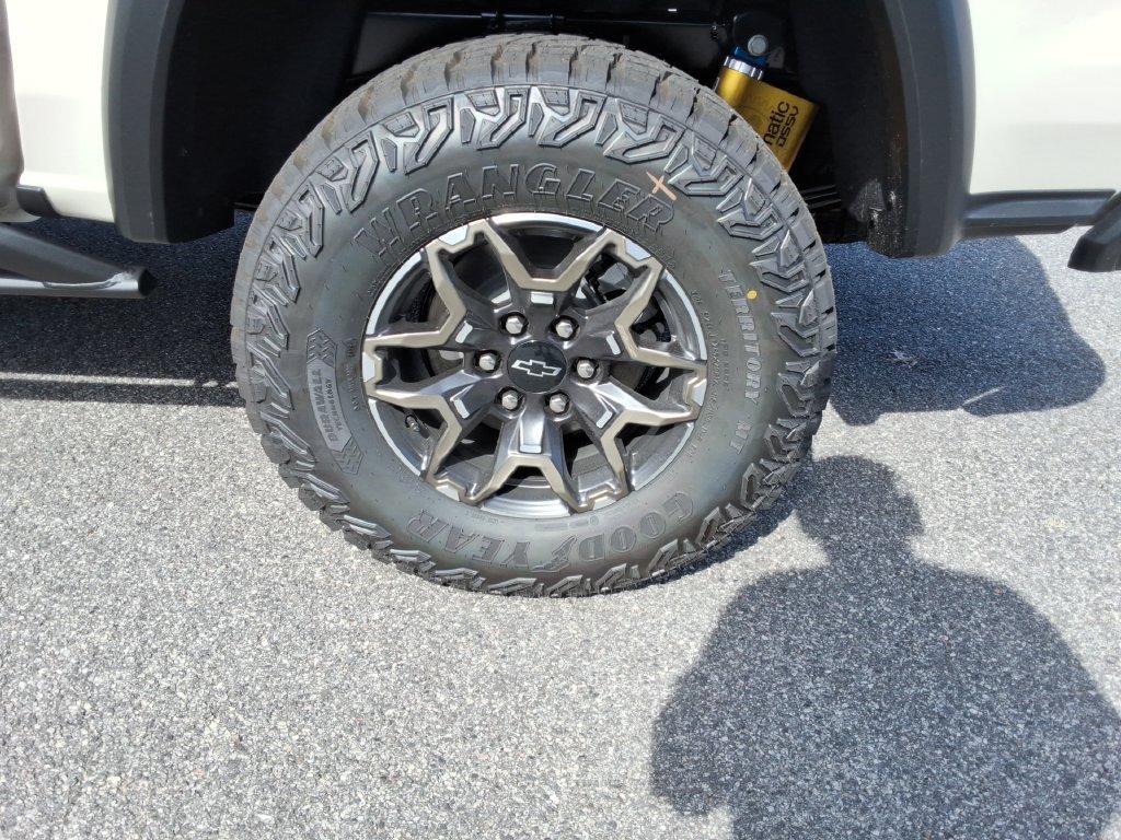 New 2026 Chevrolet Colorado ZR2 w/ Technology Package AWD/4WD image 13