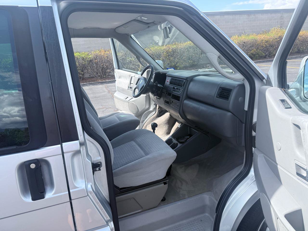 Used 2002 Volkswagen Eurovan GLS FWD image 8