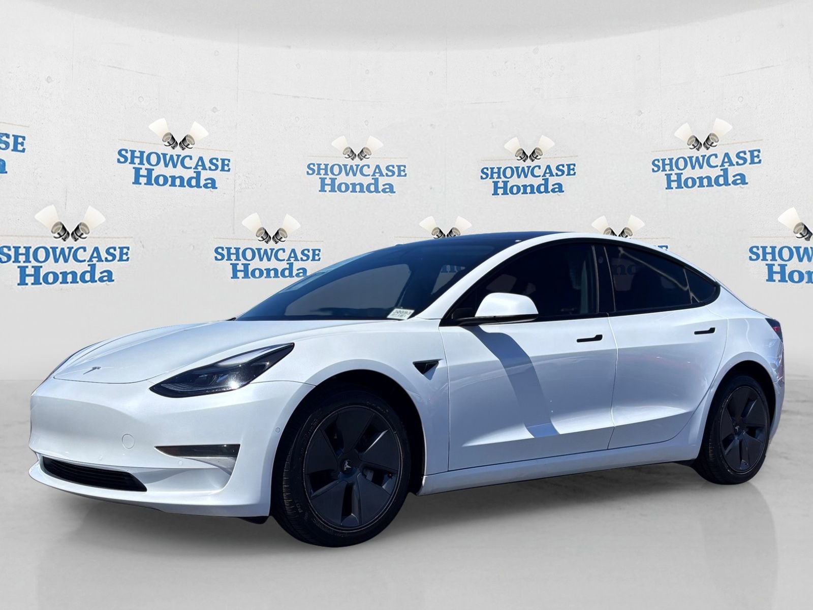 Used 2021 Tesla Model 3 Standard Range RWD image 2