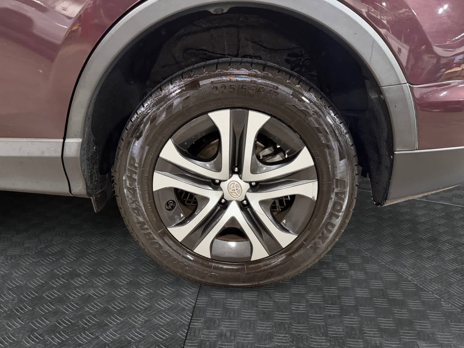 Used 2017 Toyota RAV4 LE FWD image 15