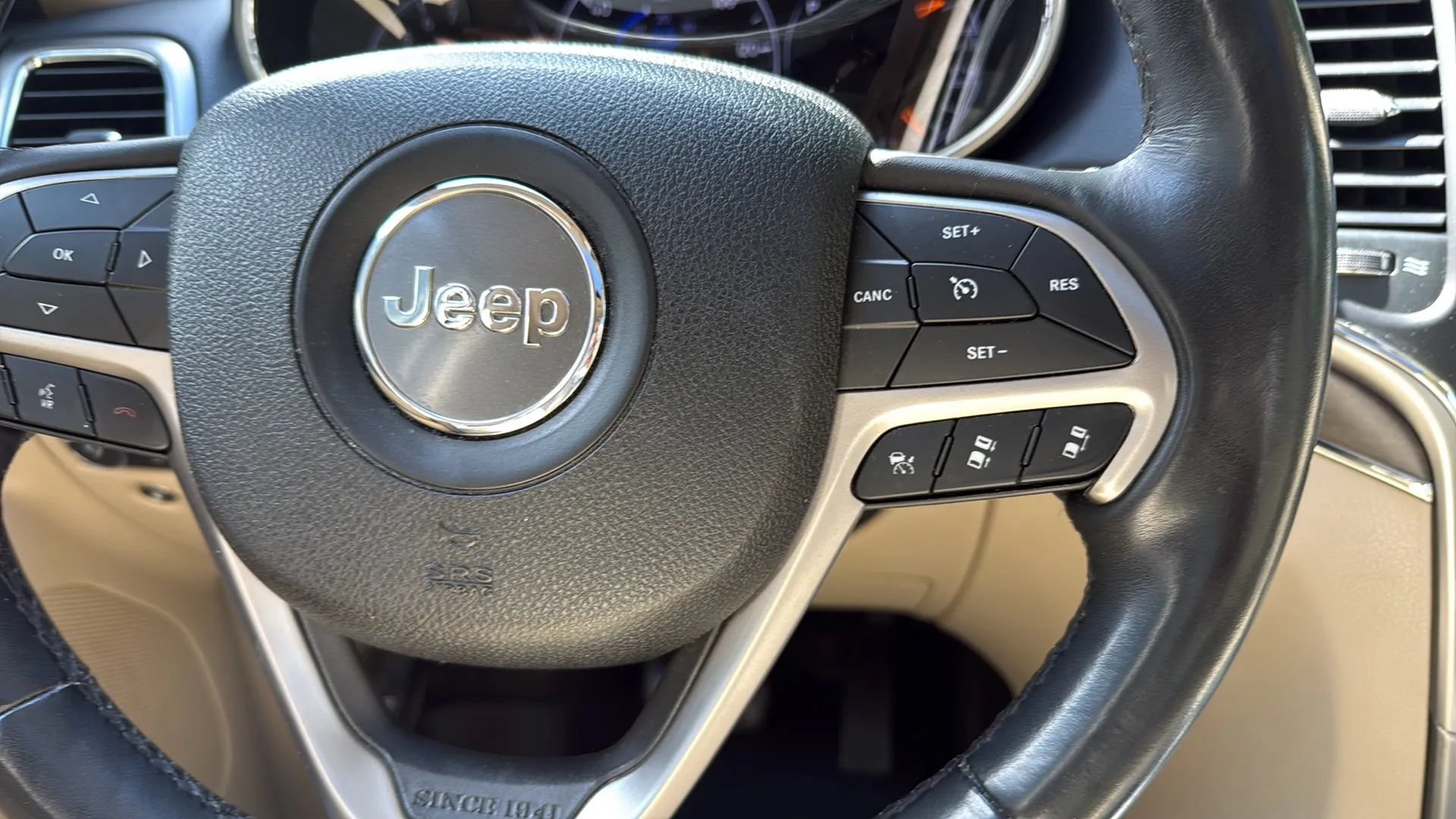 Used 2018 Jeep Grand Cherokee Limited AWD/4WD image 34