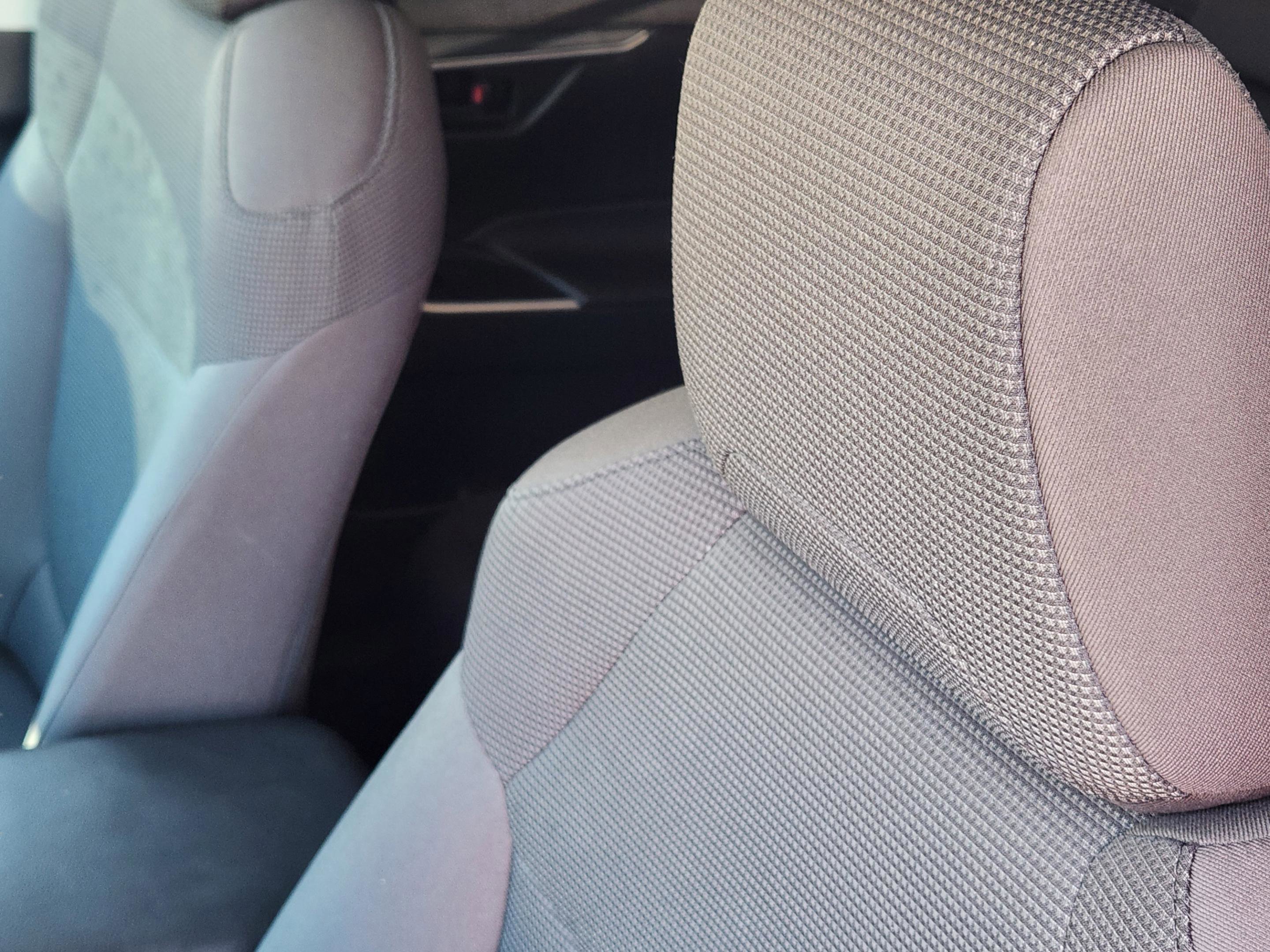 Used 2021 Toyota RAV4 LE w/ Carpet Mat Package (TMS) image 15