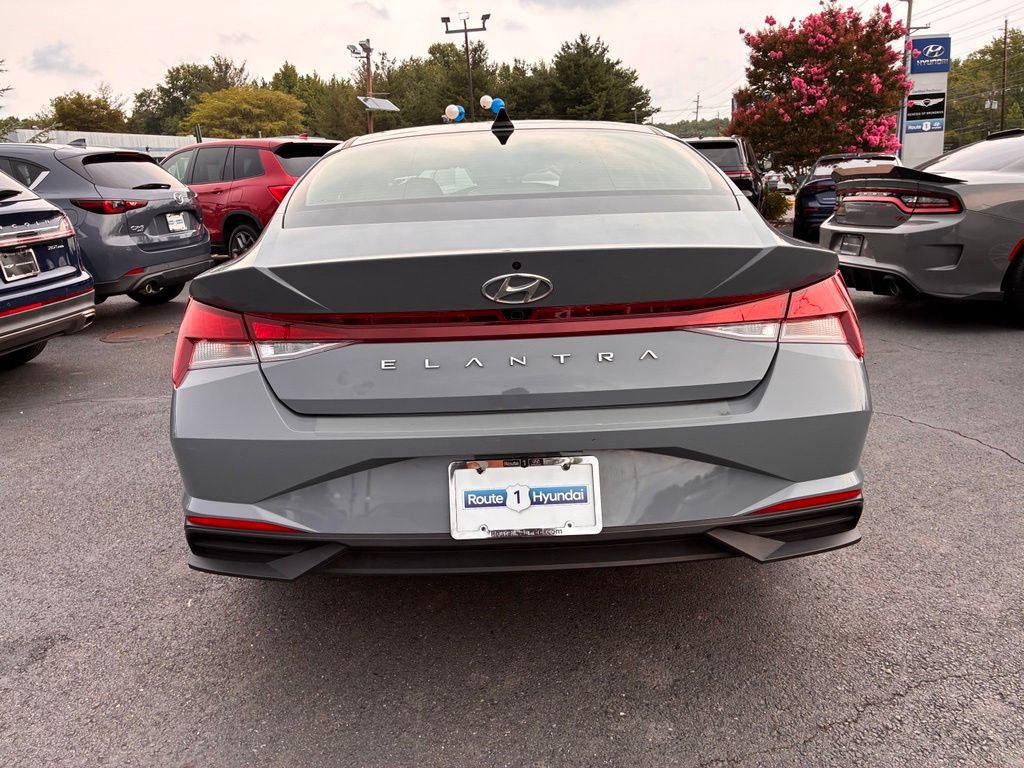 Used 2022 Hyundai Elantra SEL FWD image 6