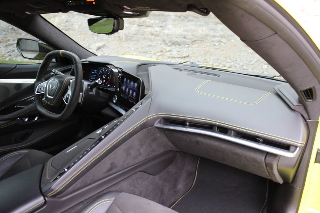 Used 2022 Chevrolet Corvette Stingray Premium Cpe w/ Z51 Performance Package RWD image 20