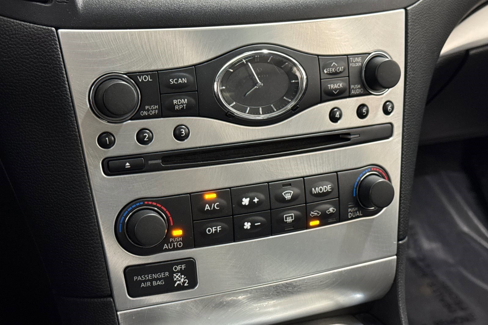 Used 2013 INFINITI G37 Journey w/ Premium Pkg image 19