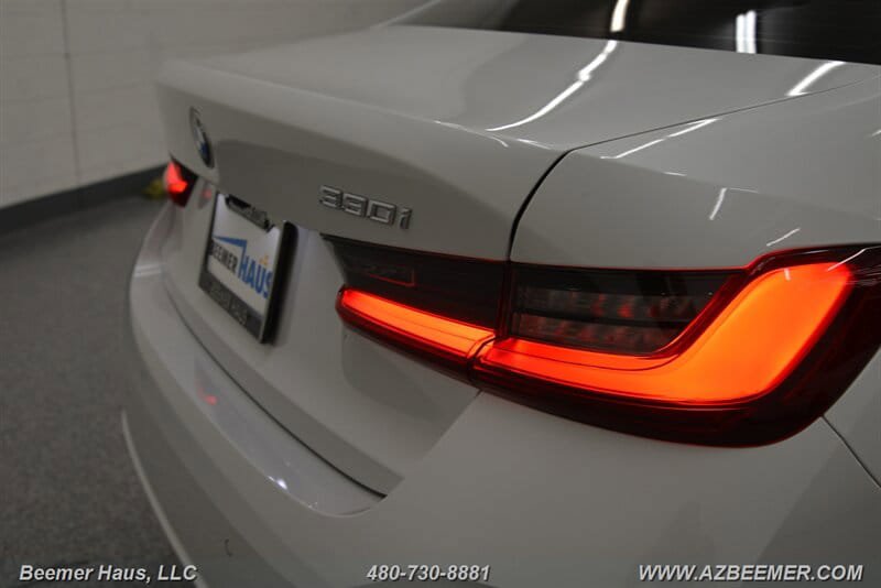 Used 2024 BMW 330i Sedan w/ Convenience Package RWD image 40