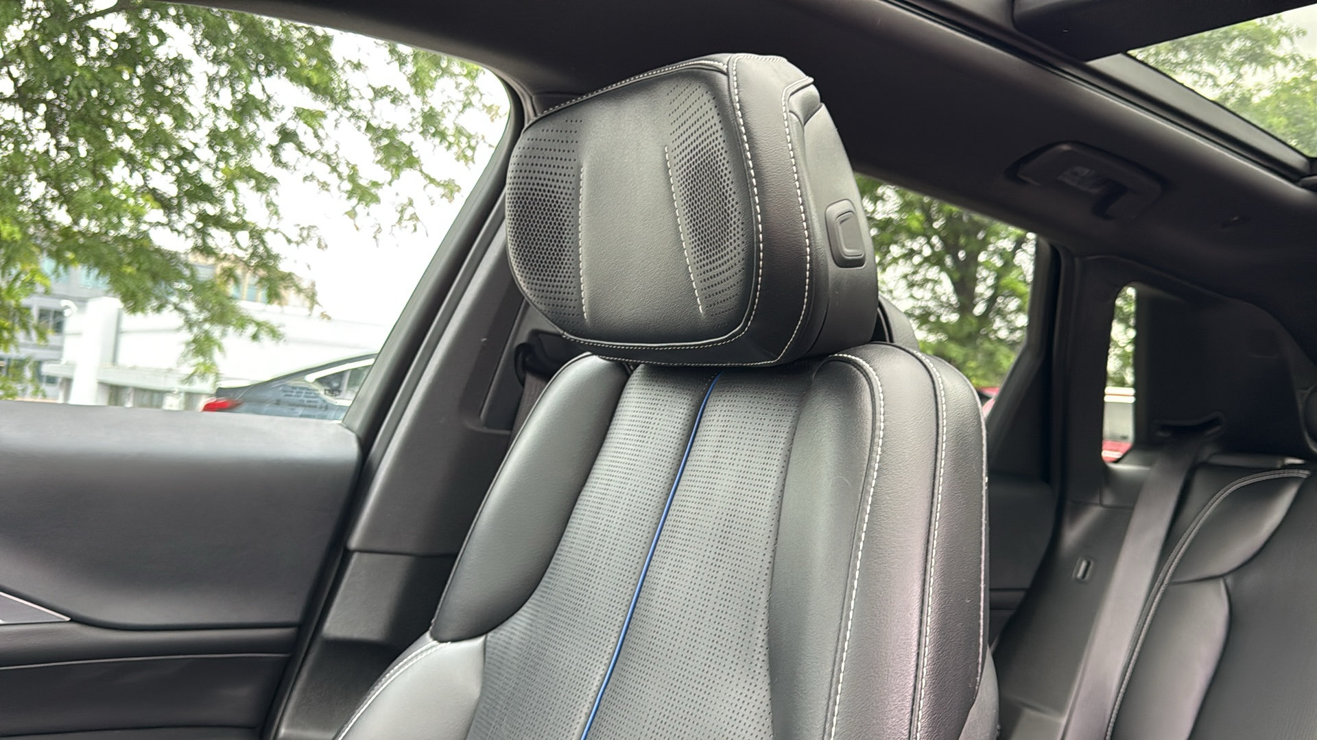 Certified 2025 Cadillac Lyriq Luxury w/ LPO, Floor Liner Package AWD/4WD image 23