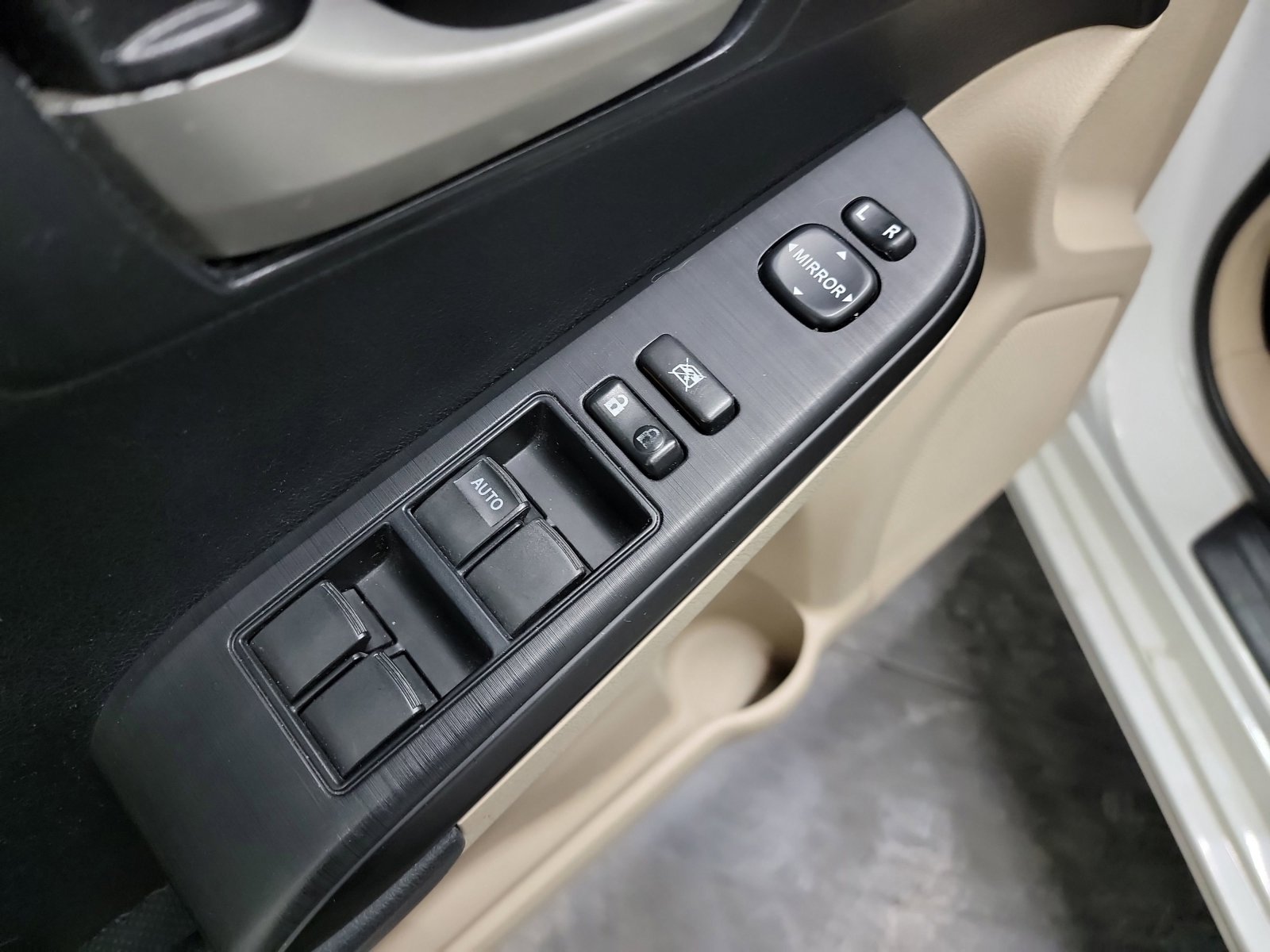 Used 2012 Toyota Camry LE image 14